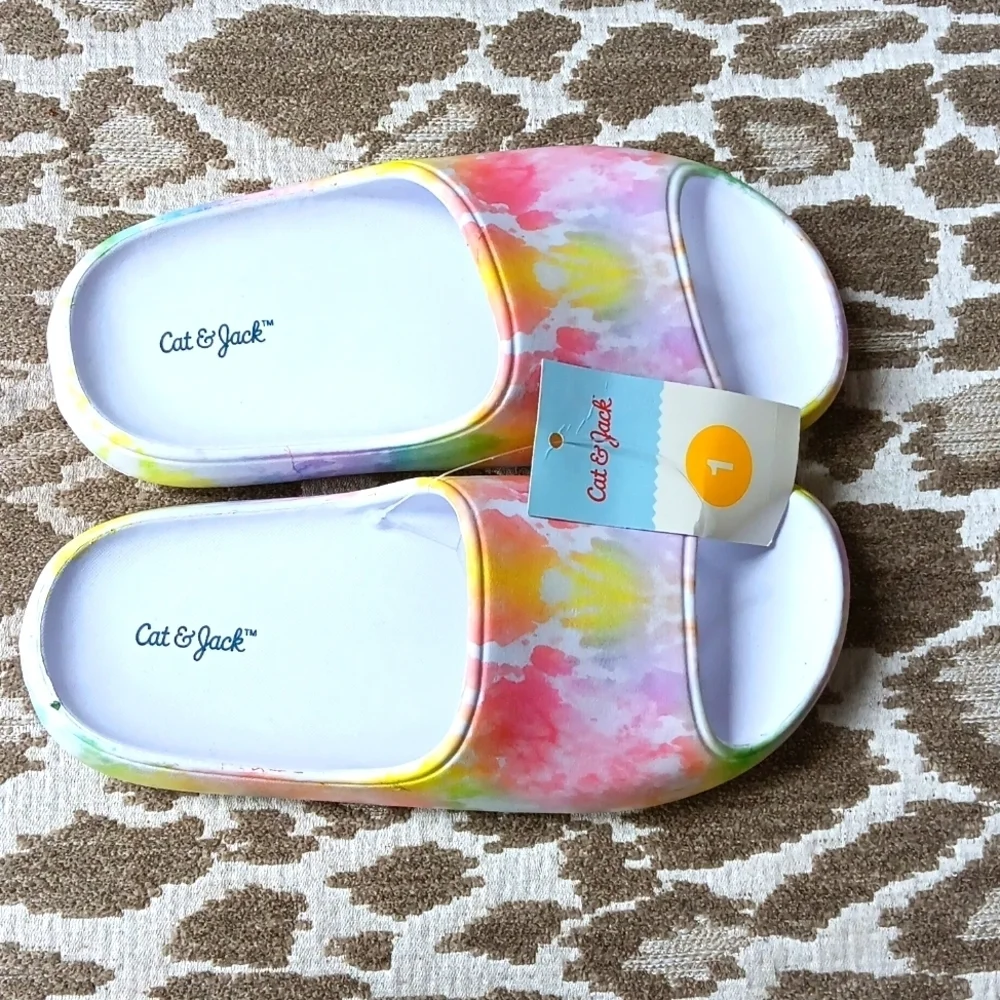 NWOT Wilder Slip-On Slides 
